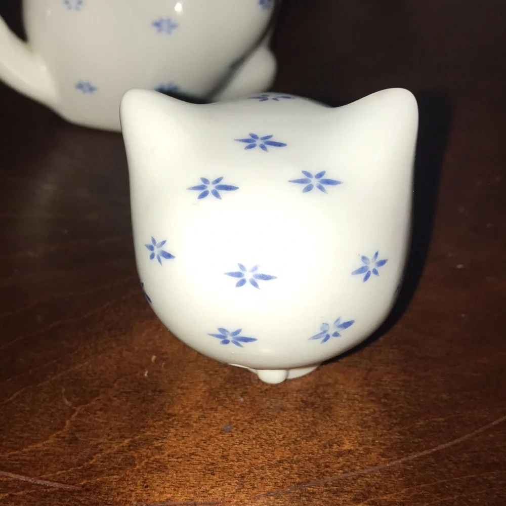 Novelty Ceramic China Cat Teapot 5.5 Inches Tall White with Blue Star Pattern